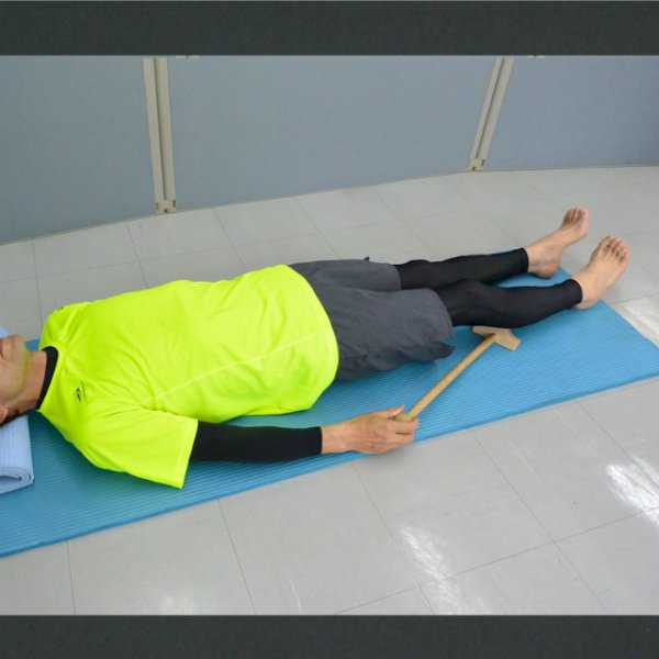 指圧具 痛快棒 膝裏、ふくらはぎ、足首への使用。