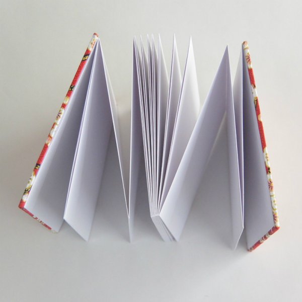 画像3: 御城印帖「梅 紅梅」、蛇腹は和紙/表紙に布地使用 (3)